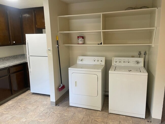 Building Photo - Two Story 3 Bedroom/2.5 Bathroom w/Two Car Garage