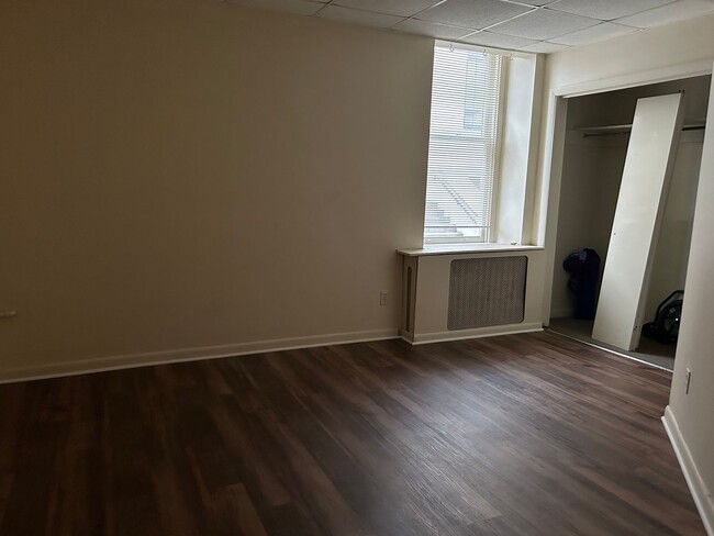 Building Photo - 624 Chestnut St