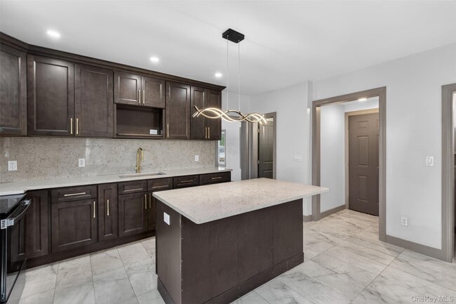 Building Photo - 62 Poplar St