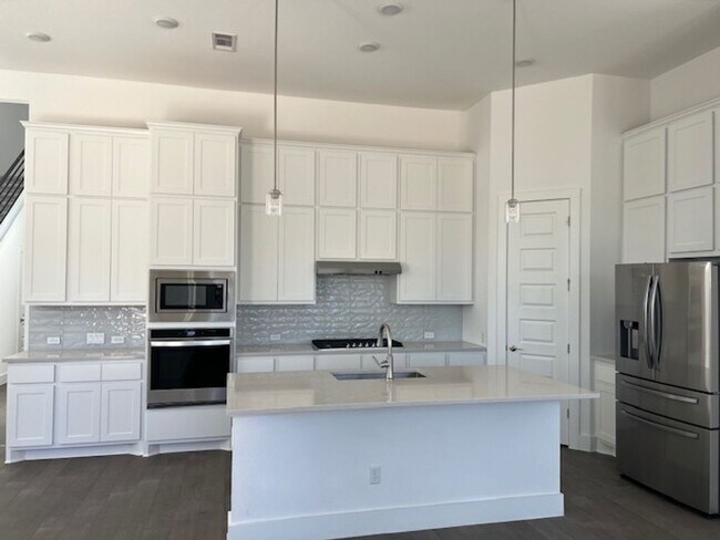 Building Photo - 3 Bdrm, 2 1/2 bath in Parmer Ranch Neighborhood