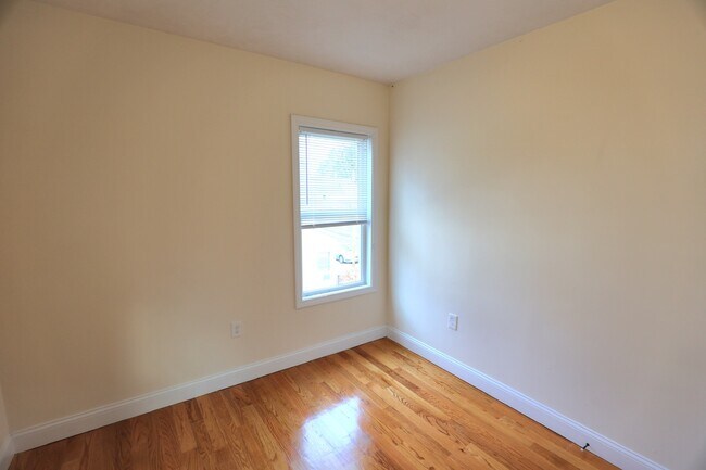 Building Photo - 62 Lincoln St