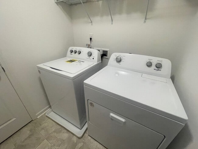 Building Photo - 207 Solacium Ln