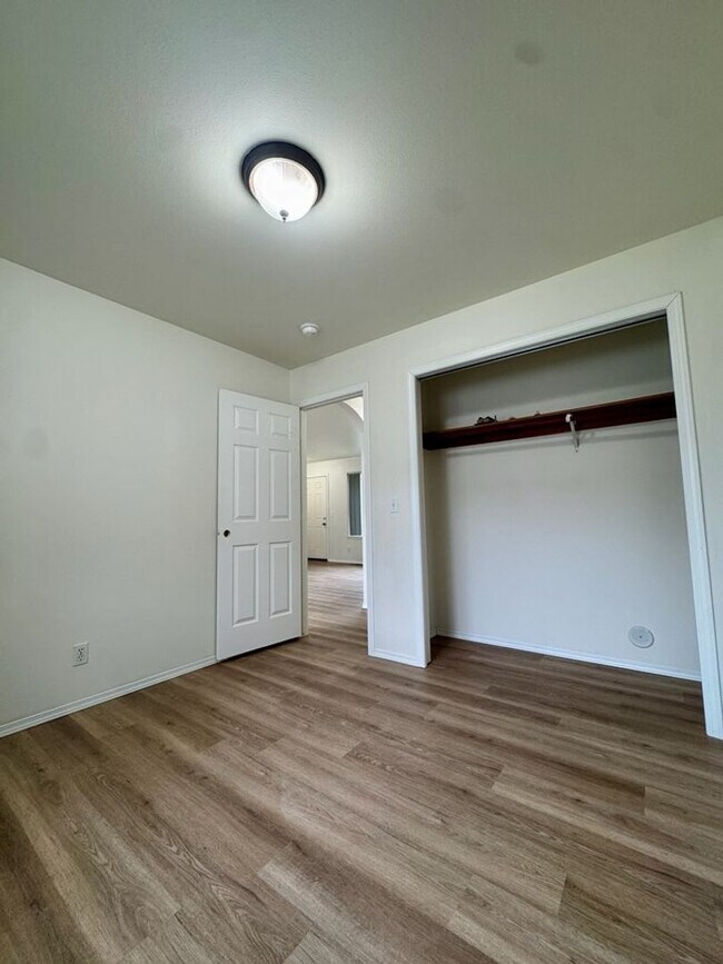 Building Photo - Newly Renovated Ranch Style Home!