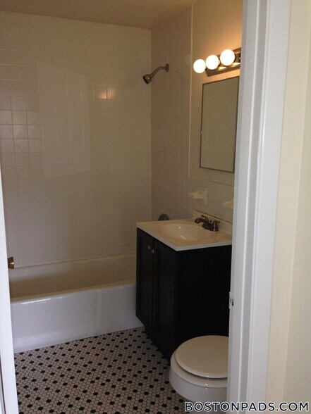 Building Photo - 245 Main St