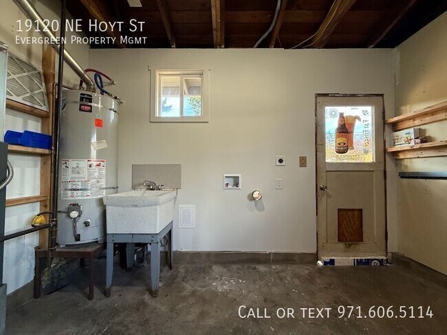 Building Photo - 19120 NE Hoyt St