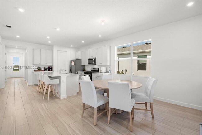 Building Photo - 13461 SW Bally Dr