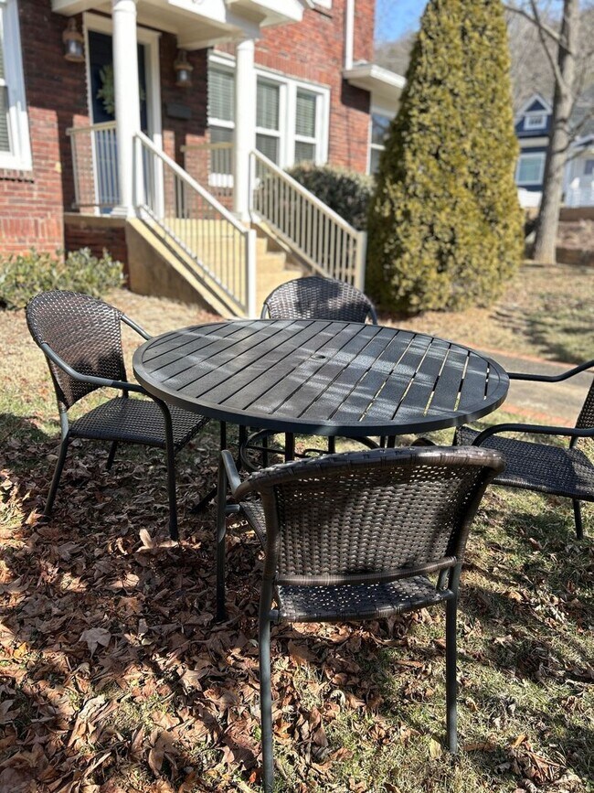 Building Photo - Central - Beautifully Restored and Updated Apartment