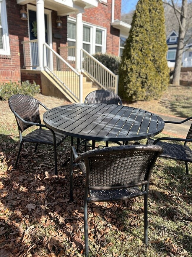 Building Photo - Central AVL - Beautifully Restored and Updated Apartment