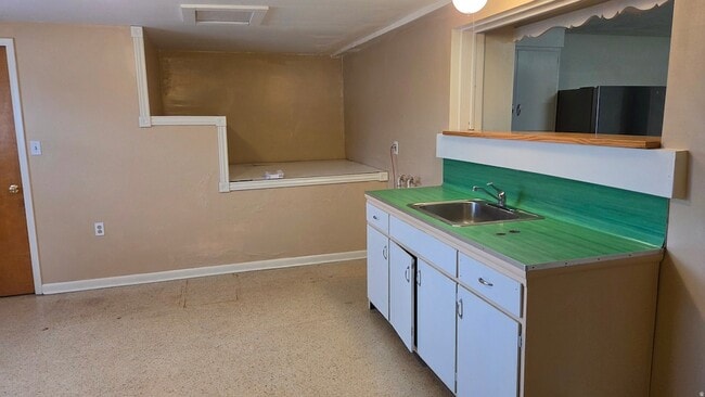Building Photo - 208 S 400 W