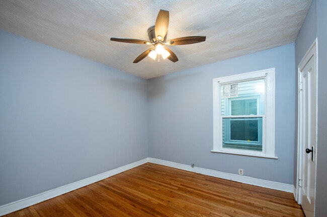 Building Photo - 727 W 117th St
