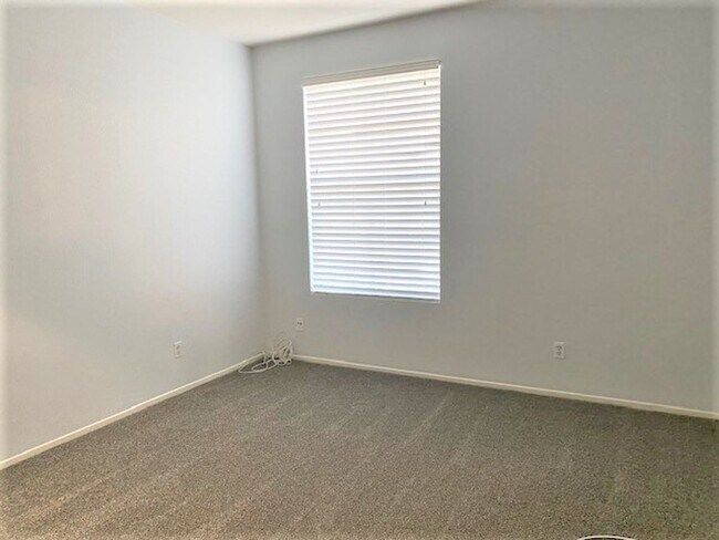 Building Photo - Wonderful Condo in Sabre Hills