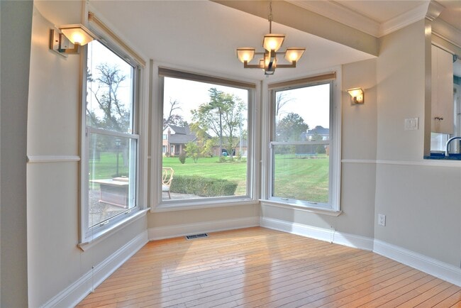 Building Photo - 2235 N Ballas Rd