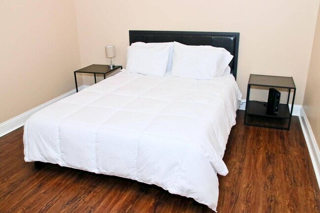 Building Photo - 3000 Lasalle St