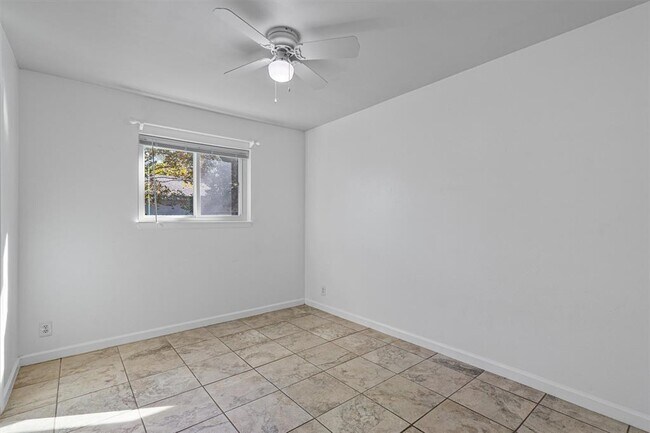 Building Photo - 1912 Terry Ln