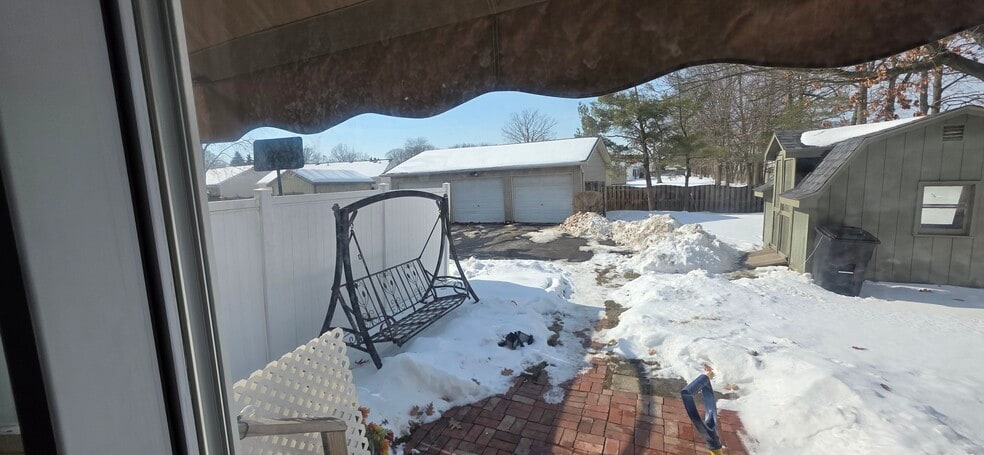 Building Photo - 5635 London Dr