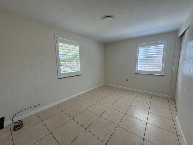 Building Photo - REMODELED Eustis 2/2 with NO HOA!