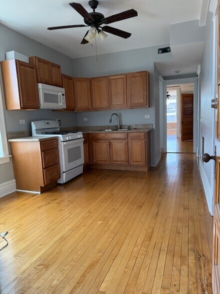 Kitchen - 2138 W 21st Pl