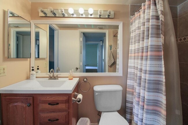 Building Photo - 407 Pine Glen Ln