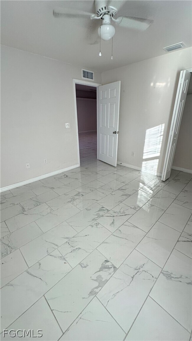 Building Photo - 3305 SW 15th Pl