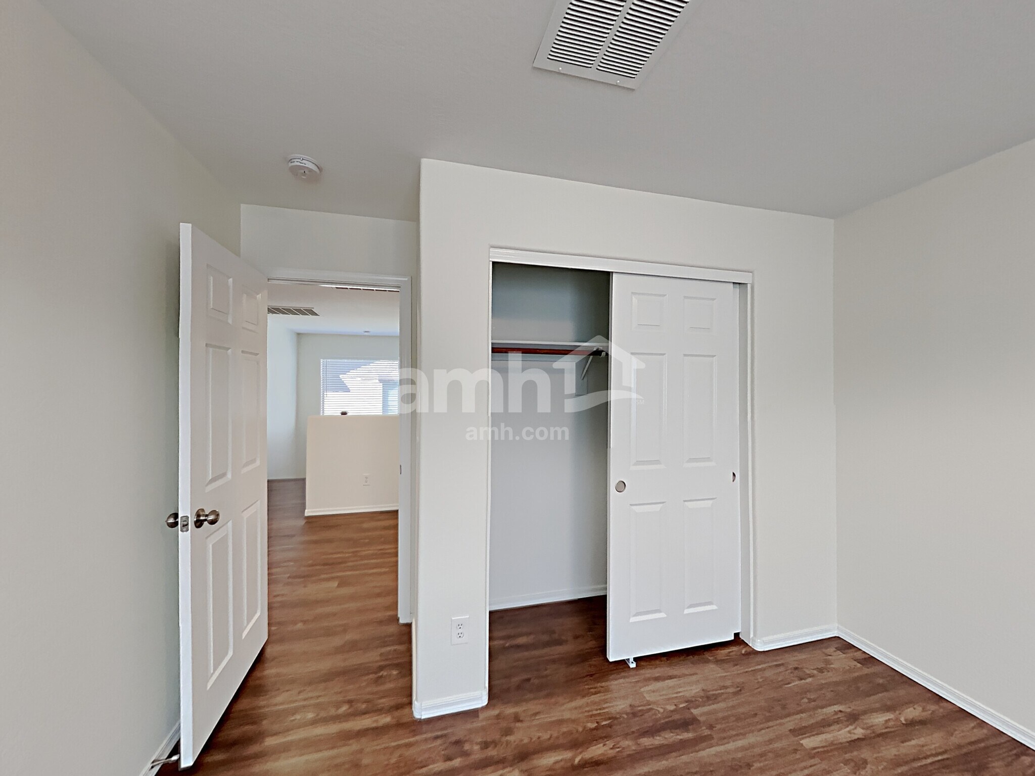 Building Photo - 2324 W Barwick Dr