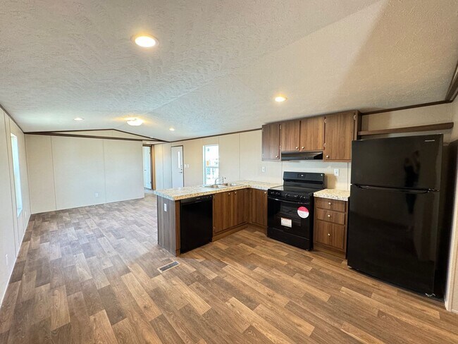 Building Photo - 1700 Yale Dr