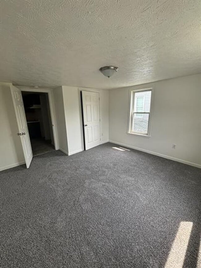 Building Photo - 5 bedroom/3 bath Home for rent in 15236