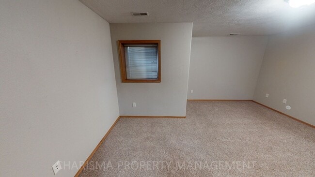 Building Photo - 3 BD, 2.5 BA TOWNHOME, DOUBLE ATTACHED GARAGE, PET FRIENDLY, WALK OUT DECK, LOTS OF SPACE!