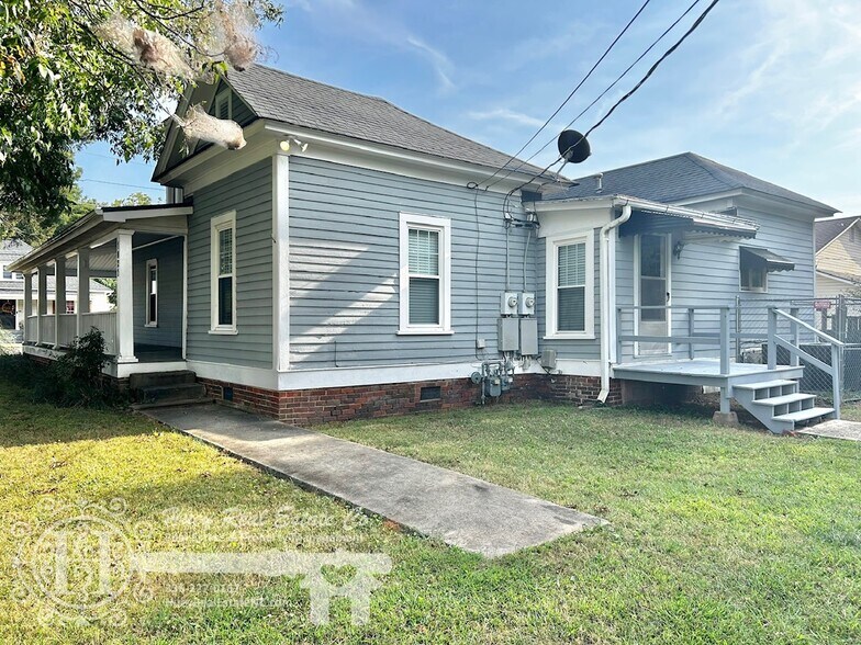 Building Photo - 1021 Dixie St