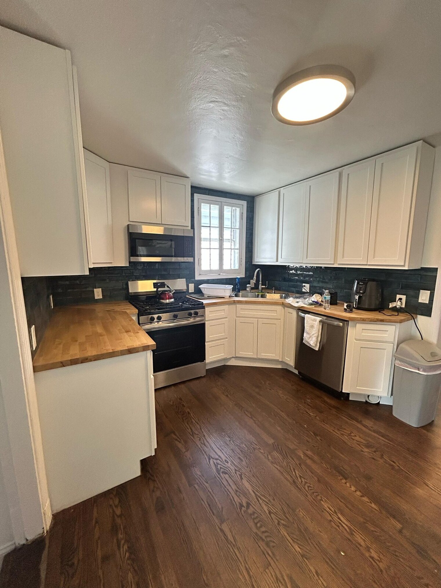 Building Photo - 6025 Fyler Ave