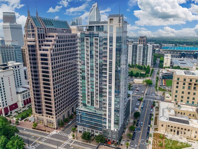 Building Photo - 333 W Trade St