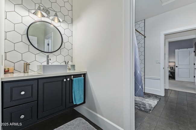 Building Photo - 3810 E Campbell Ave