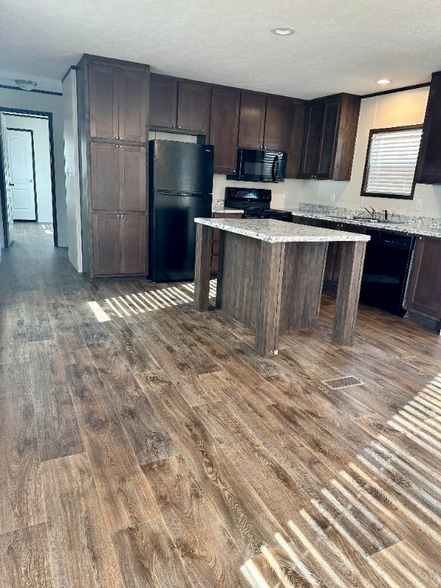 Building Photo - 3200 S Highland Park Dr