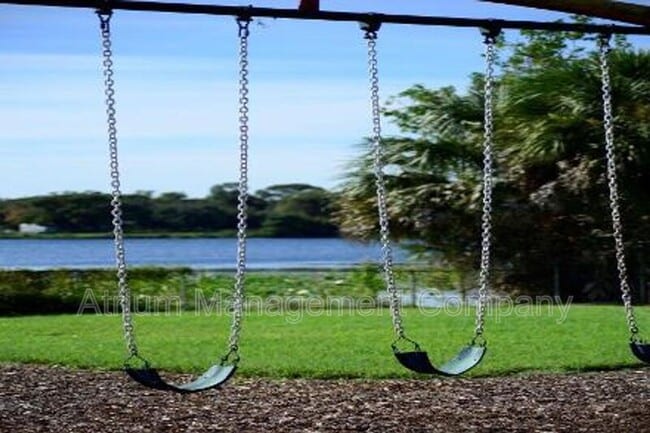 Building Photo - 1532 N Carolwood Blvd