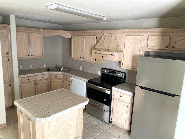 Building Photo - 2408 N I St