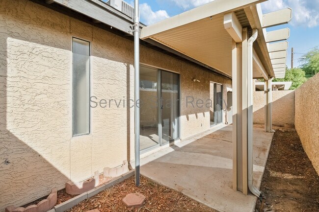 Building Photo - 3033 N 37th St