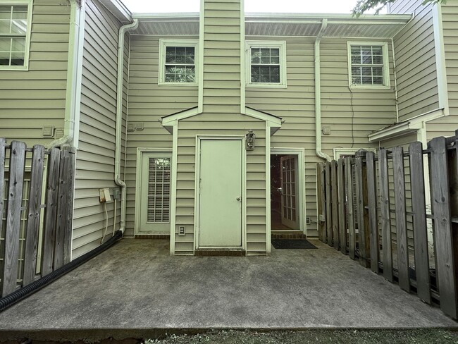 Building Photo - 2233 Stonecutter Dr