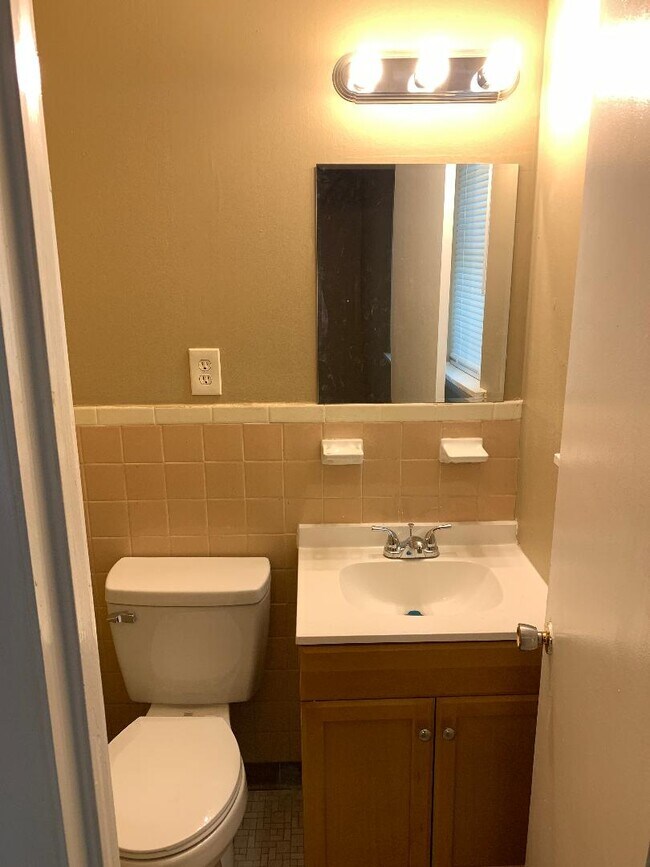 Building Photo - 701 Frayser Dr