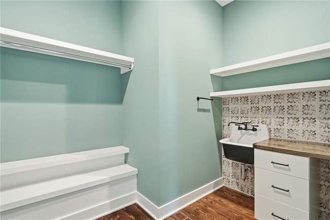 Building Photo - 5406 Old Jesup Rd