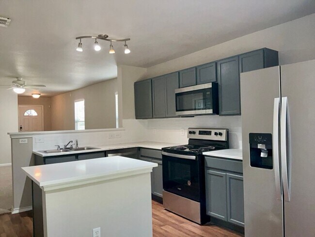 Building Photo - Adorable Move-In Ready 3/2 in Georgetown! ...