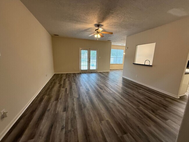 Building Photo - So convenient and so much space!