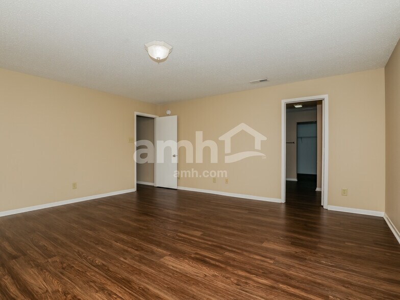 Building Photo - 13912 Meadow Lake Dr