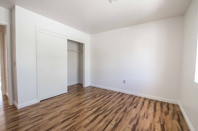 Building Photo - Sun City Summerlin - Golf Course Community...