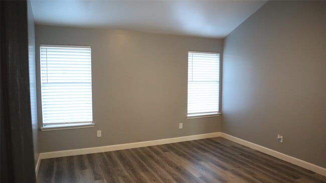 Building Photo - 2515 Edgedale Dr
