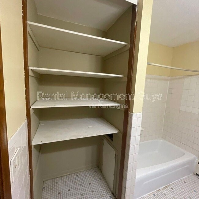 Building Photo - 501 N Morgan Ave