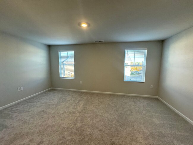 Building Photo - *Move In Special* 3 Bed | 3.5 Bath Wake Fo...