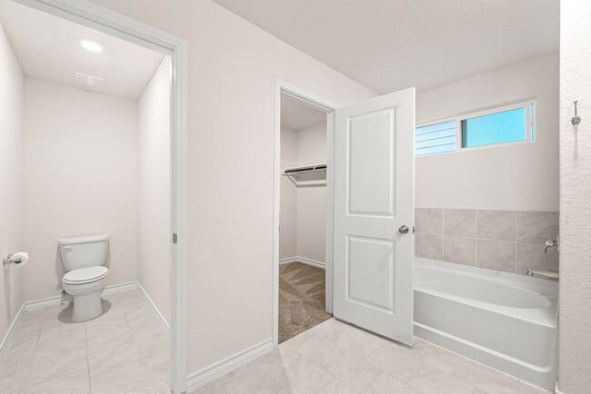 Building Photo - RED BIRD RANCH 3 BED 2 BATH  SINGLE STORY ...