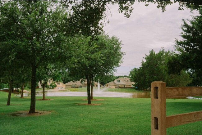 Building Photo - 614 Valencia Dr