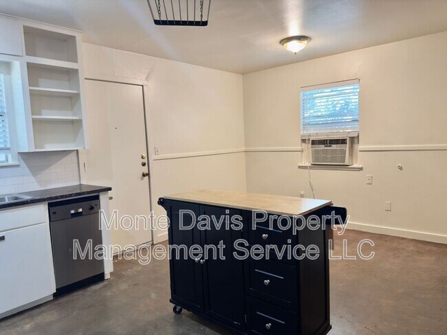 Building Photo - 4708 Red River St