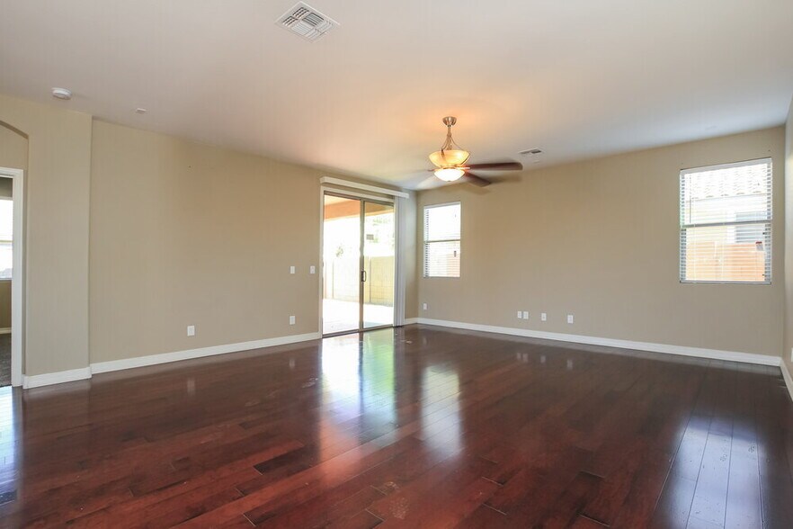 Building Photo - 2534 W Beverly Rd.