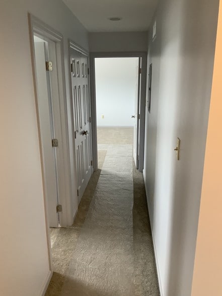 Bedroom Hall - 64 Bridge St